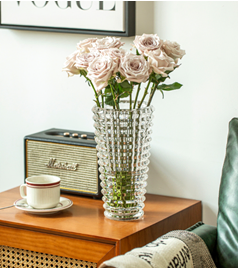 Round-checked glass vase