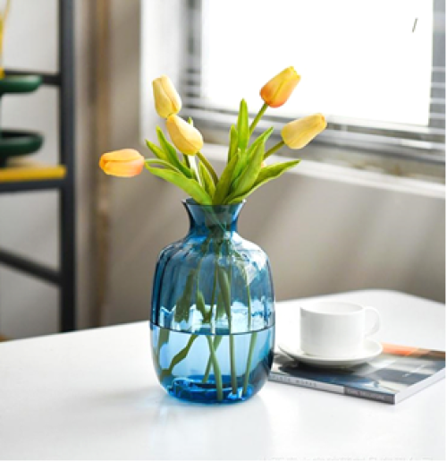 Vertical straight glass vase