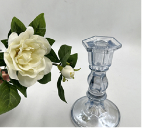 Diamond-shaped set of two candlesticks